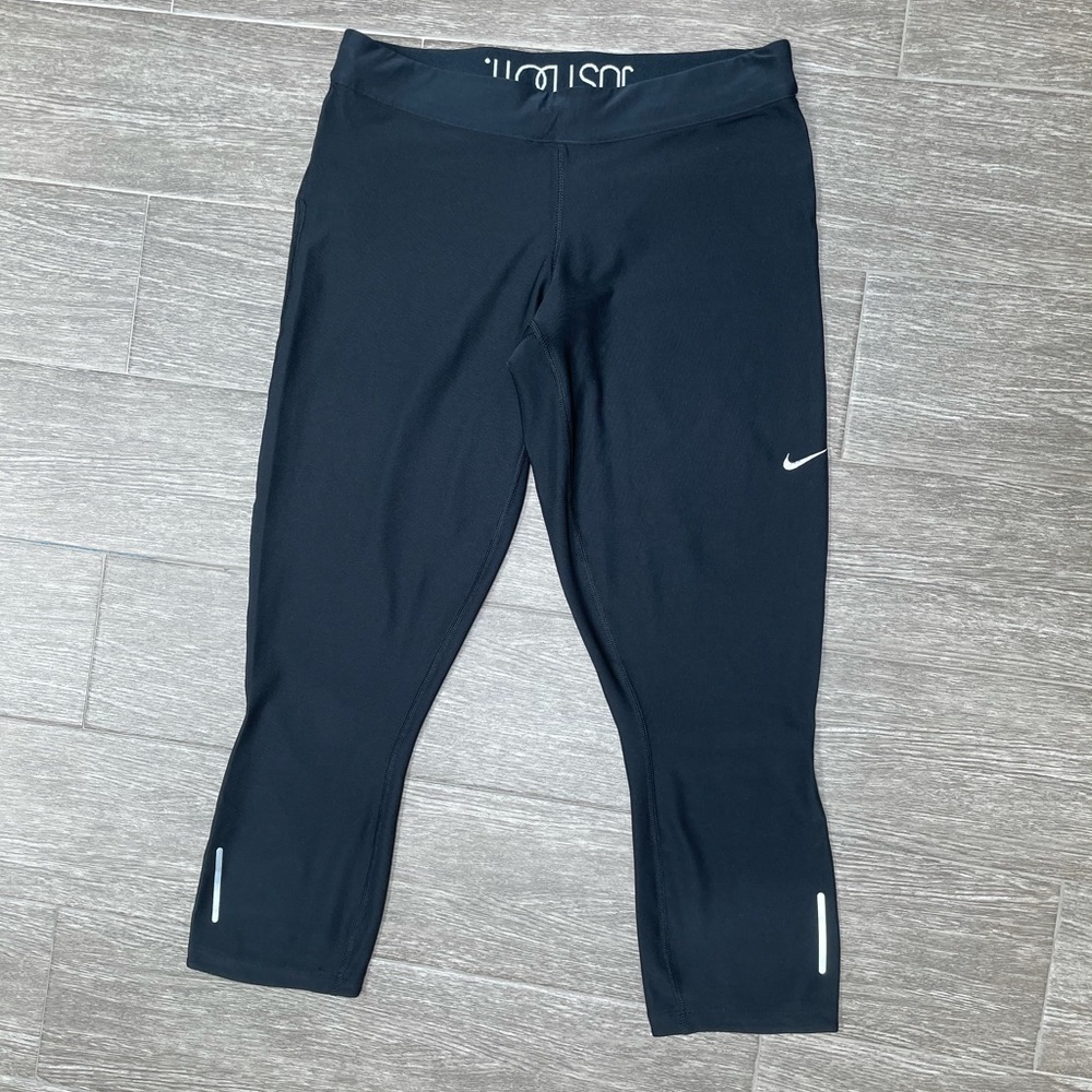 Nike Dri-Fit Crop Tights (Size L)